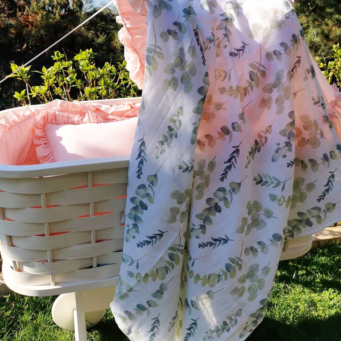 leaf swaddle